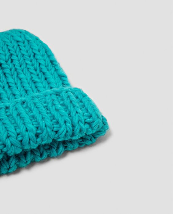 Zara чисто нова плетена зимна шапка