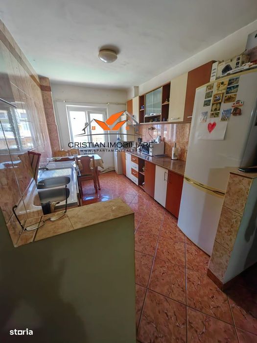 Apartament 3 camere decomandat, etaj 1, Cetate-Mercur!