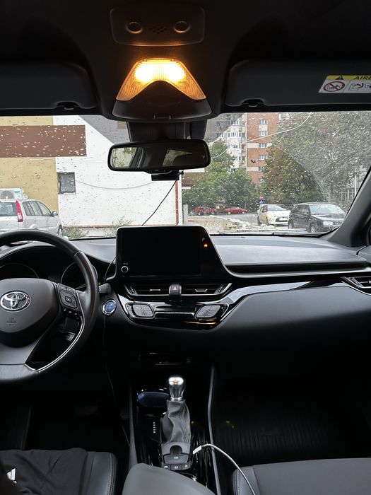 Toyota C-HR, 1.8 Hybrid, 2022, unic proprietar (inca 3 ani garantie)