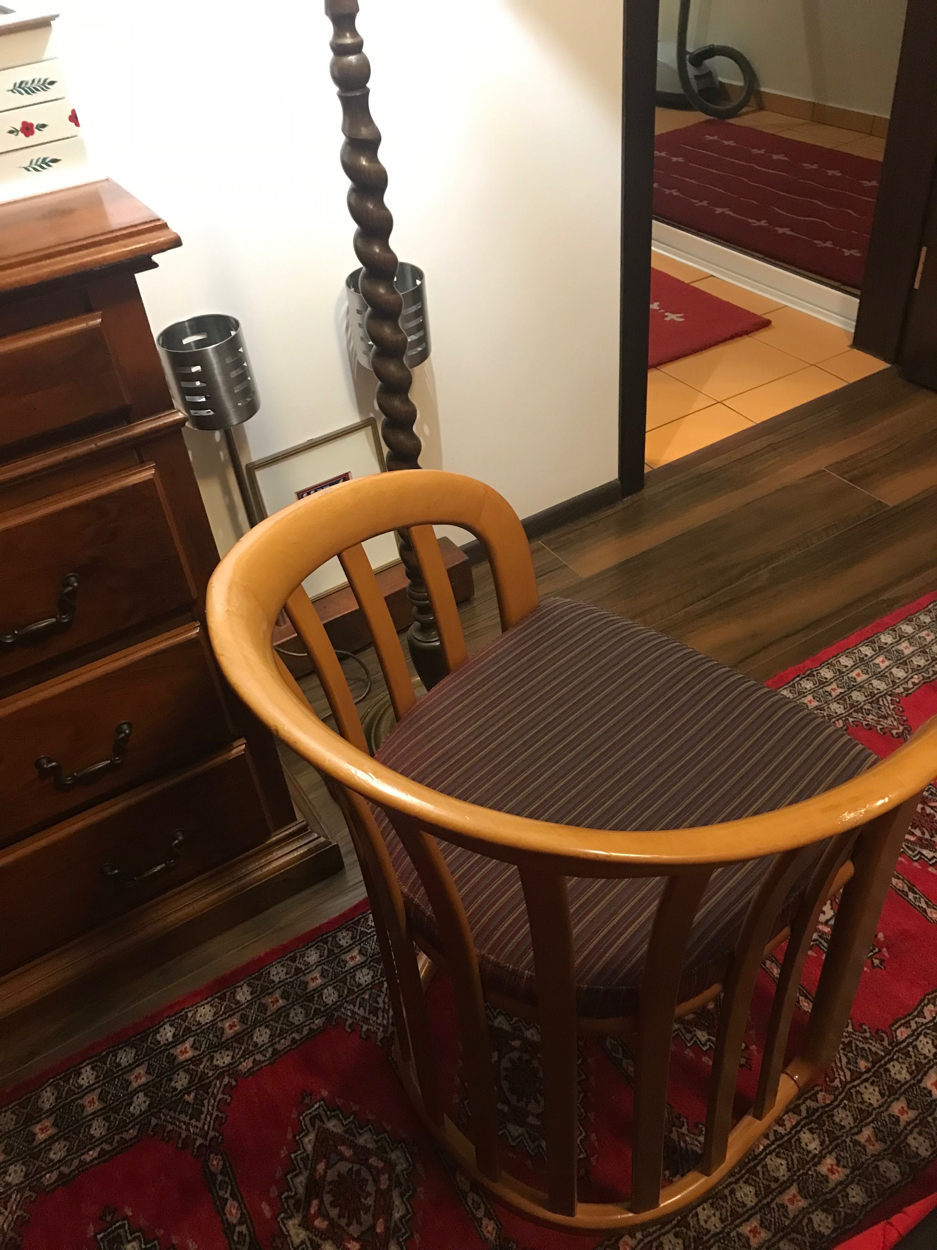 Vând scaun structura lemn
