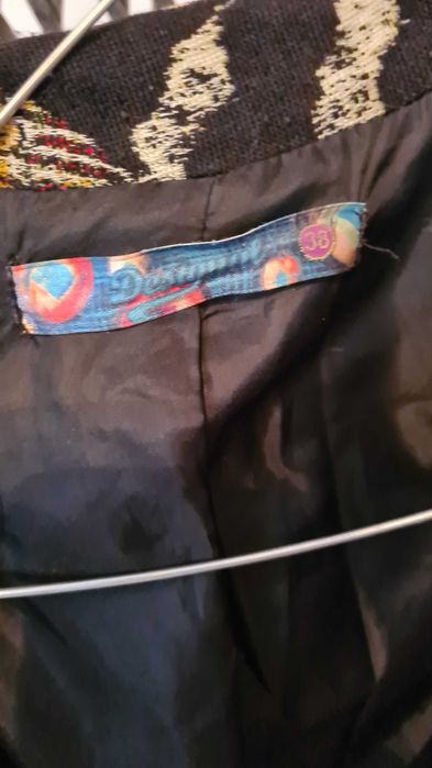 Vand 2 paltoane Desigual