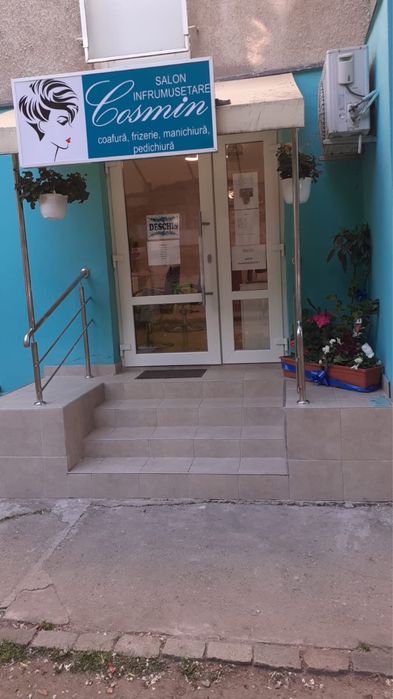 Închiriez spațiu comercial // Apartament cu 2 camere //