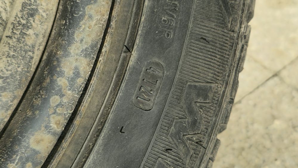 Vând roți VW R16 cu anvelope de iarnă