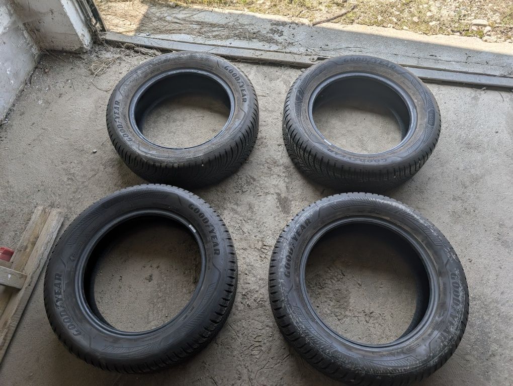 Set Anvelope All Season M+S Goodyear Vector 4 Seasons 215/60 R17 XL