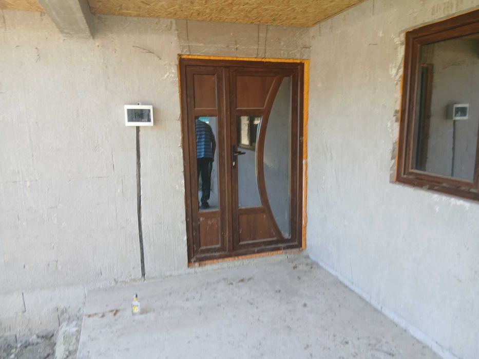 Casa la gri,construita recent 2023,din bca