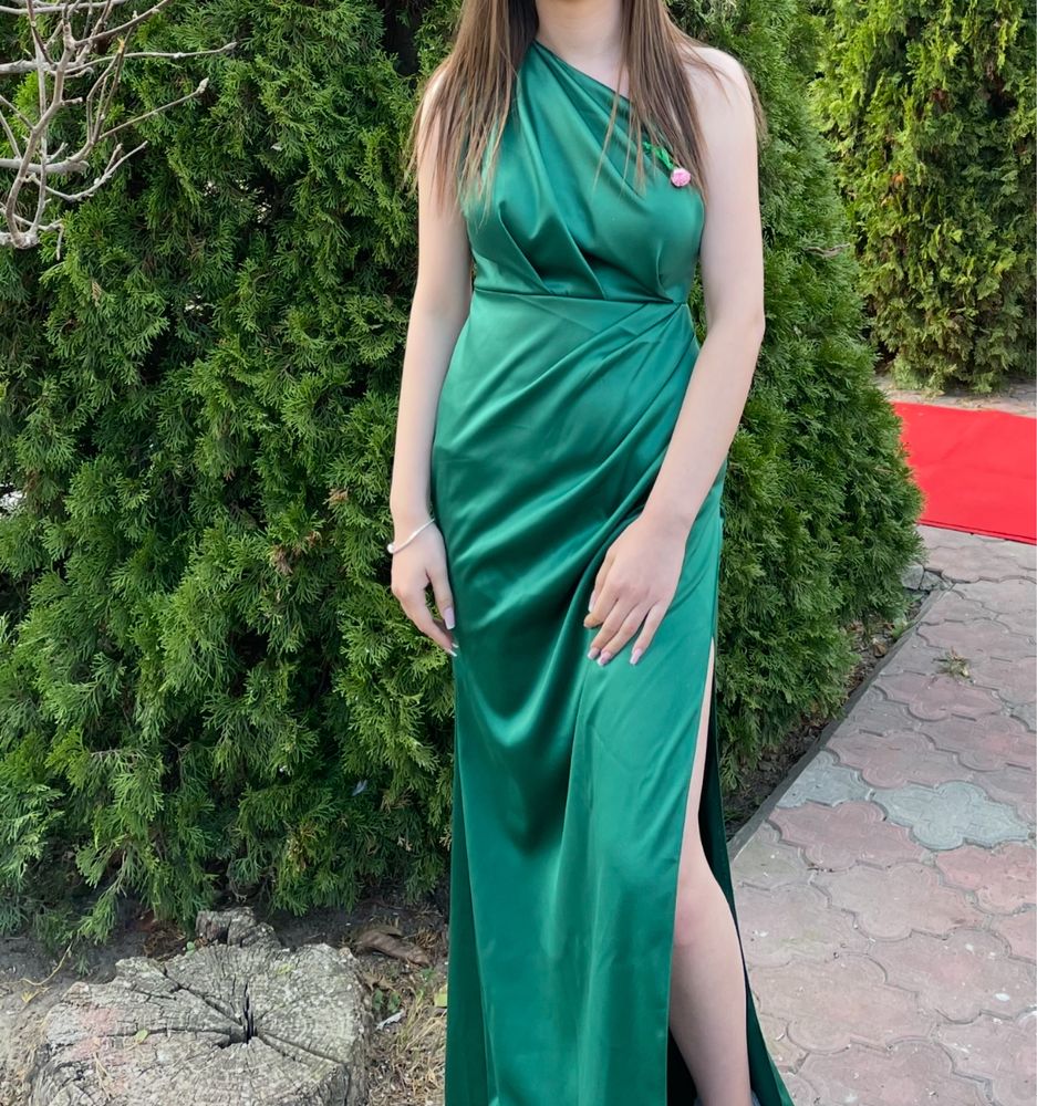 Rochie pe comanda,culoare verde smarald