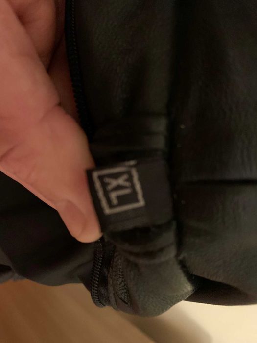 Haina piele neagra, moale, calitate exceptionala, marimea XL