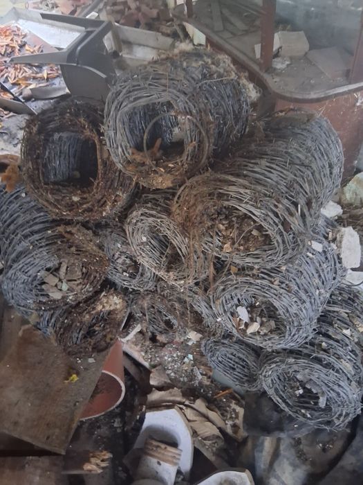 Sarma inginpata si 2 marmide aluminiu de 50 de litri