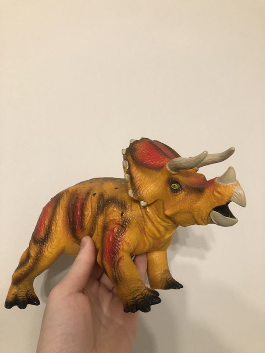 Резиновая игрушка Трицератопс