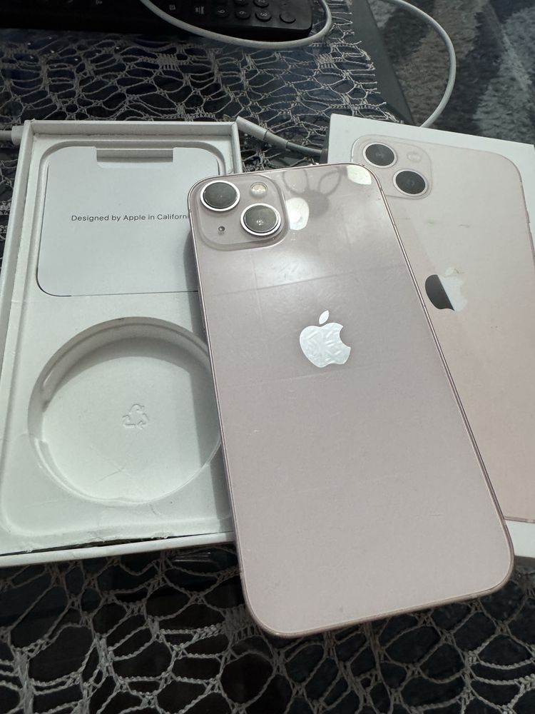 IPhone 13-бледо розово