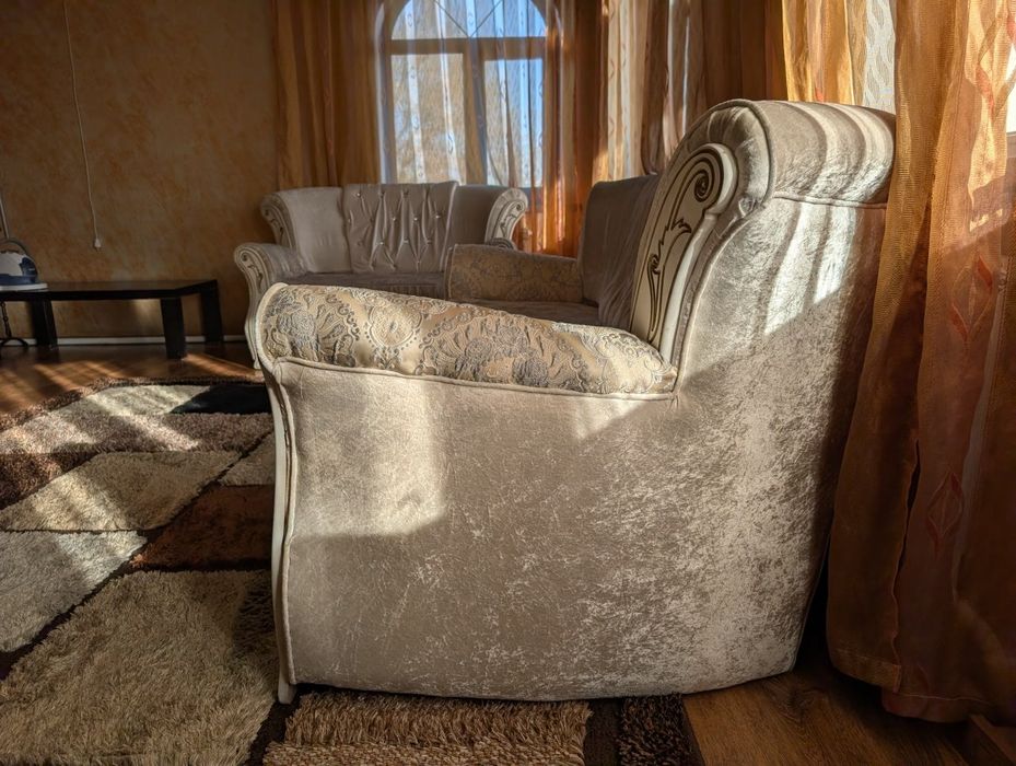 Комплект из 2-х диванов в отличном состоянии