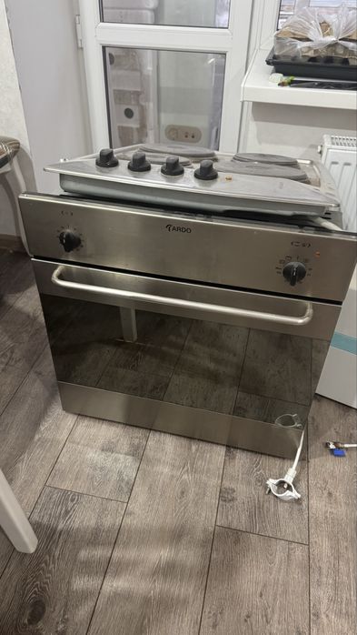 Продаю газовая плита с духовкой