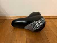 Sa bicicleta -Selle Royal neagra