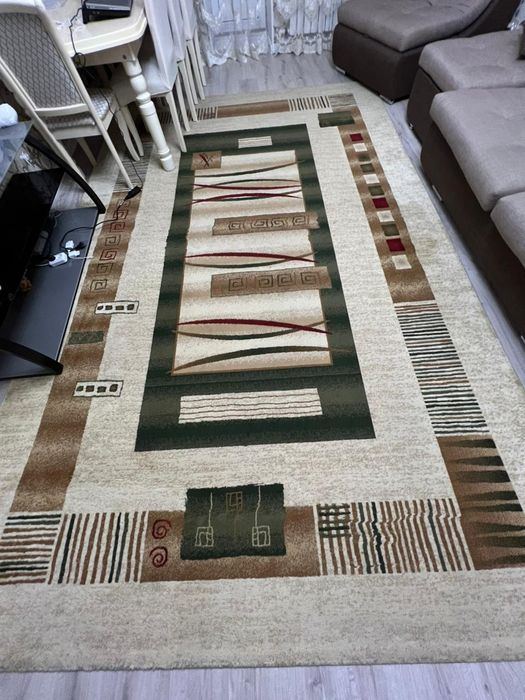 Продаётся ковёр.