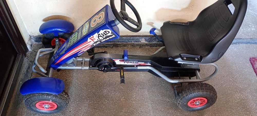 Vand kart cu pedale.