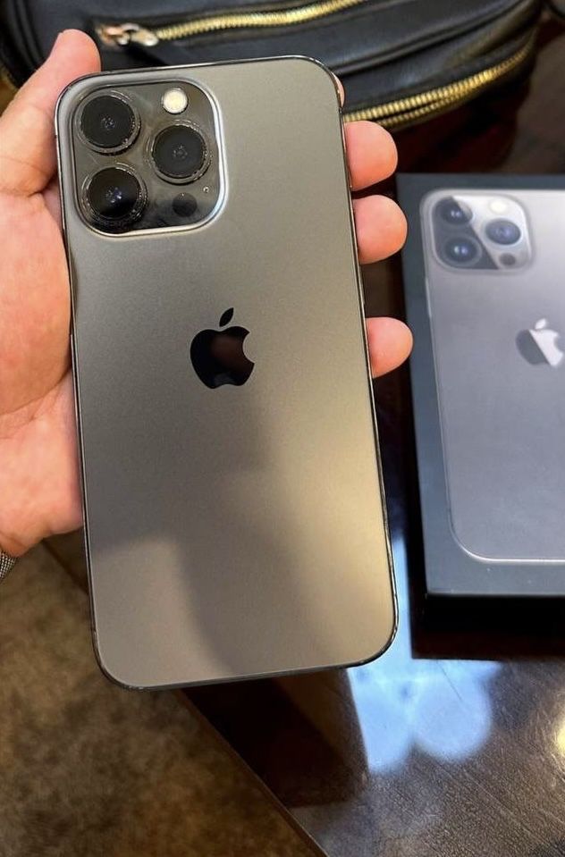 Телефон IPhone 13 pro.