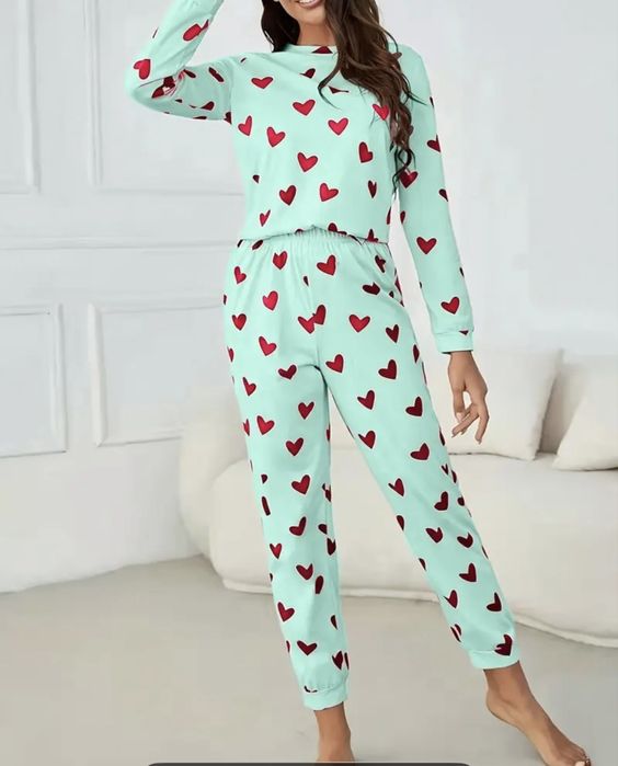 Дамска пижама на сърца