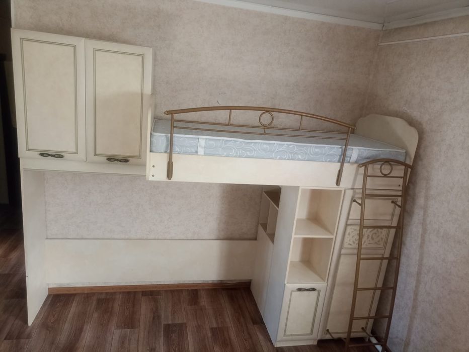 Продаётся кровать со шкафами
