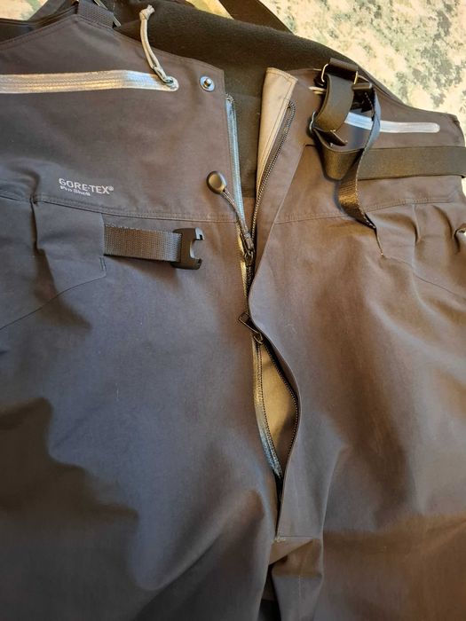 suprapantalon Arc'teryx Theta SV Bib marimea L