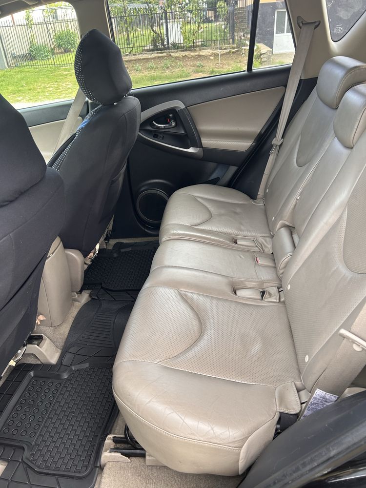 Toyota rav 4.