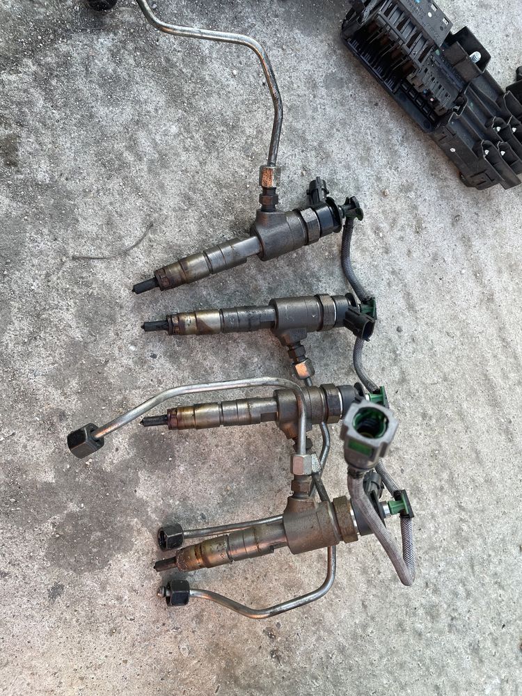 Injector / injectoare Ford Mondeo focus 1.5 1.6 euro 5 Peugeot