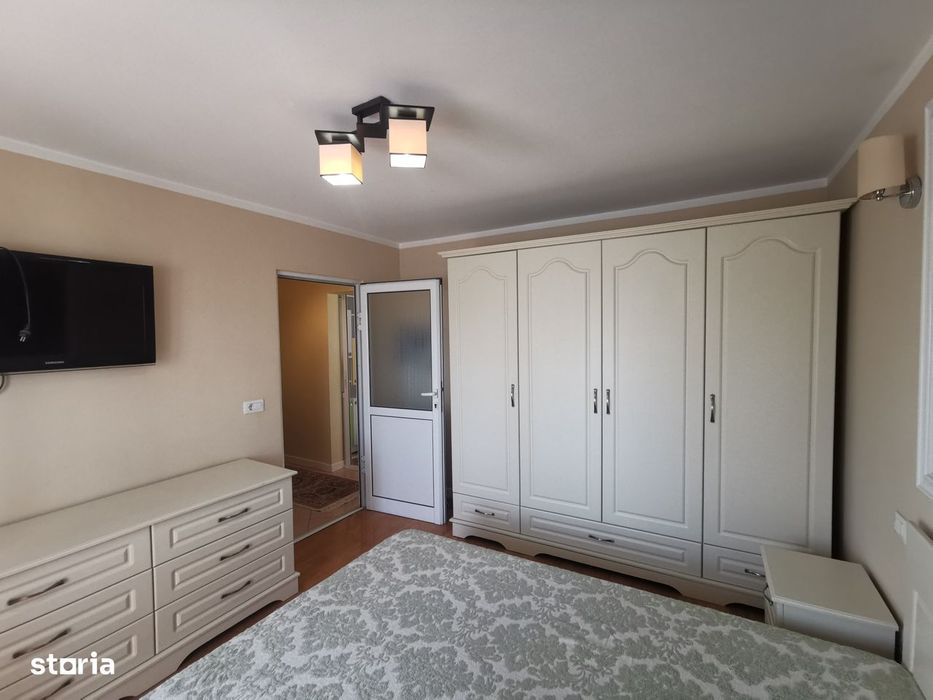 Apartament cu 3 camere renovat, in Stejari