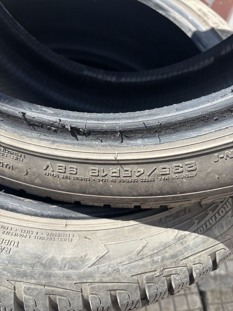 Гуми Googyear  Ultra grip235/45/18