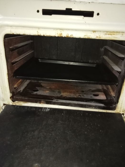 Двух комфорни газовая плита рабочая продается.