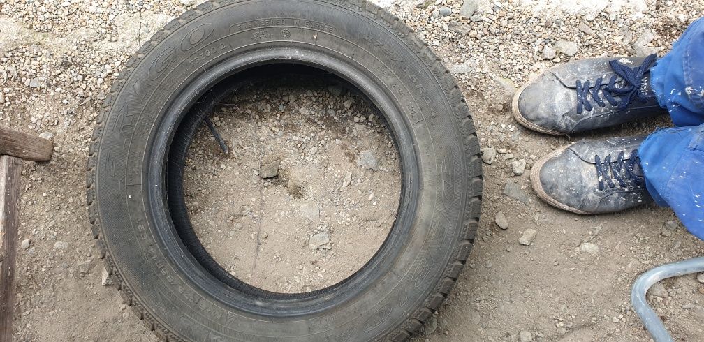 Vind cauciucuri 175/65R/15 ,Ford Fiesta de iarna aproape noi