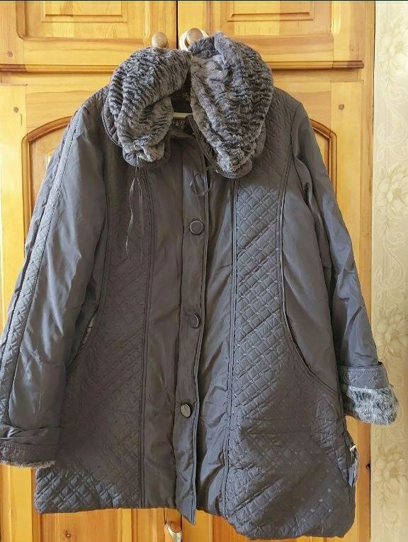 Зимняя женская куртка в отличном состоянии. Размер 54-56
