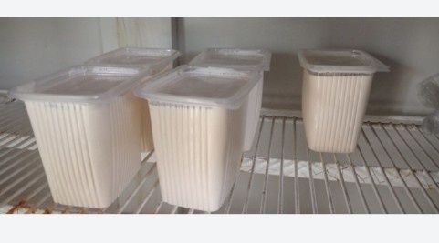 Колдың айранды сатылады және де қаймақ таза сиыр сүтінен