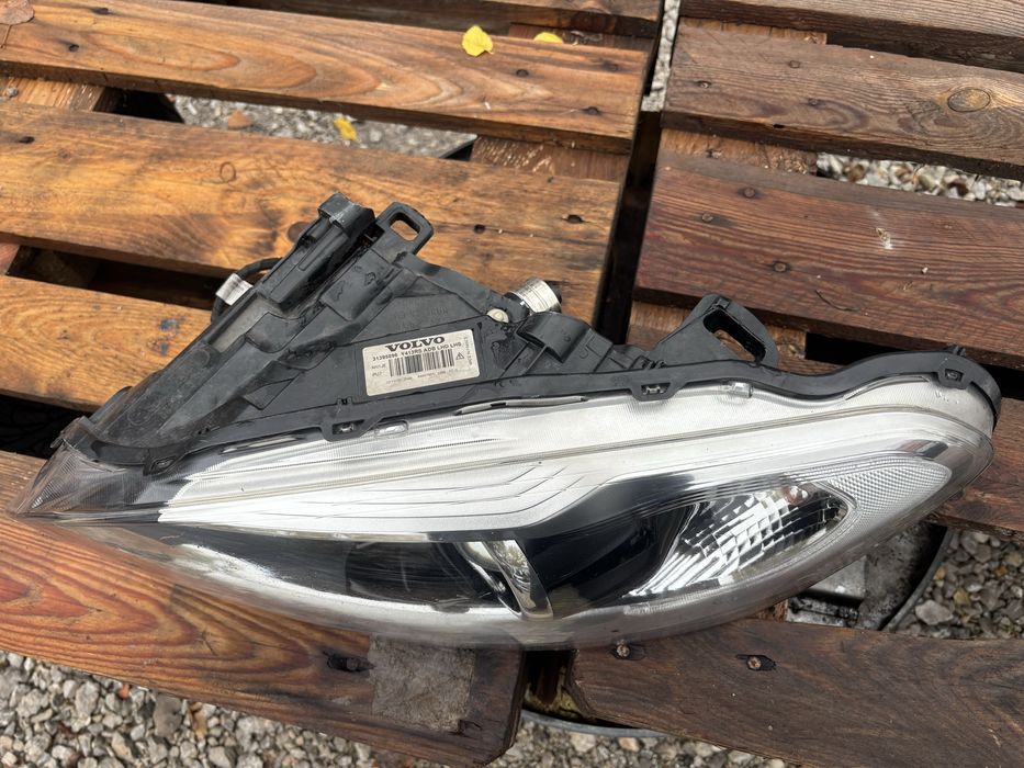 Фар Volvo XC60