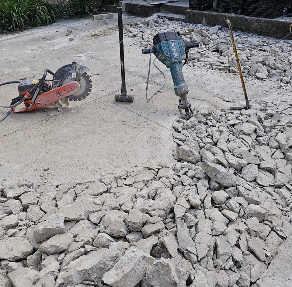 Firma de demolari,taiere pereti beton armat,decopertari gresie faianta