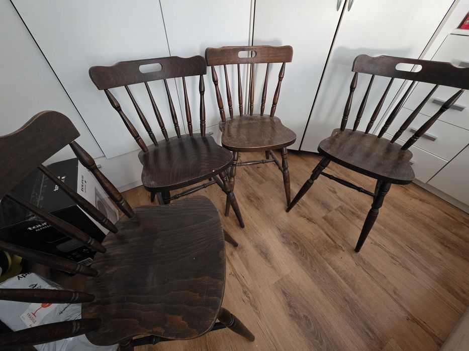 Ретро дървени столове