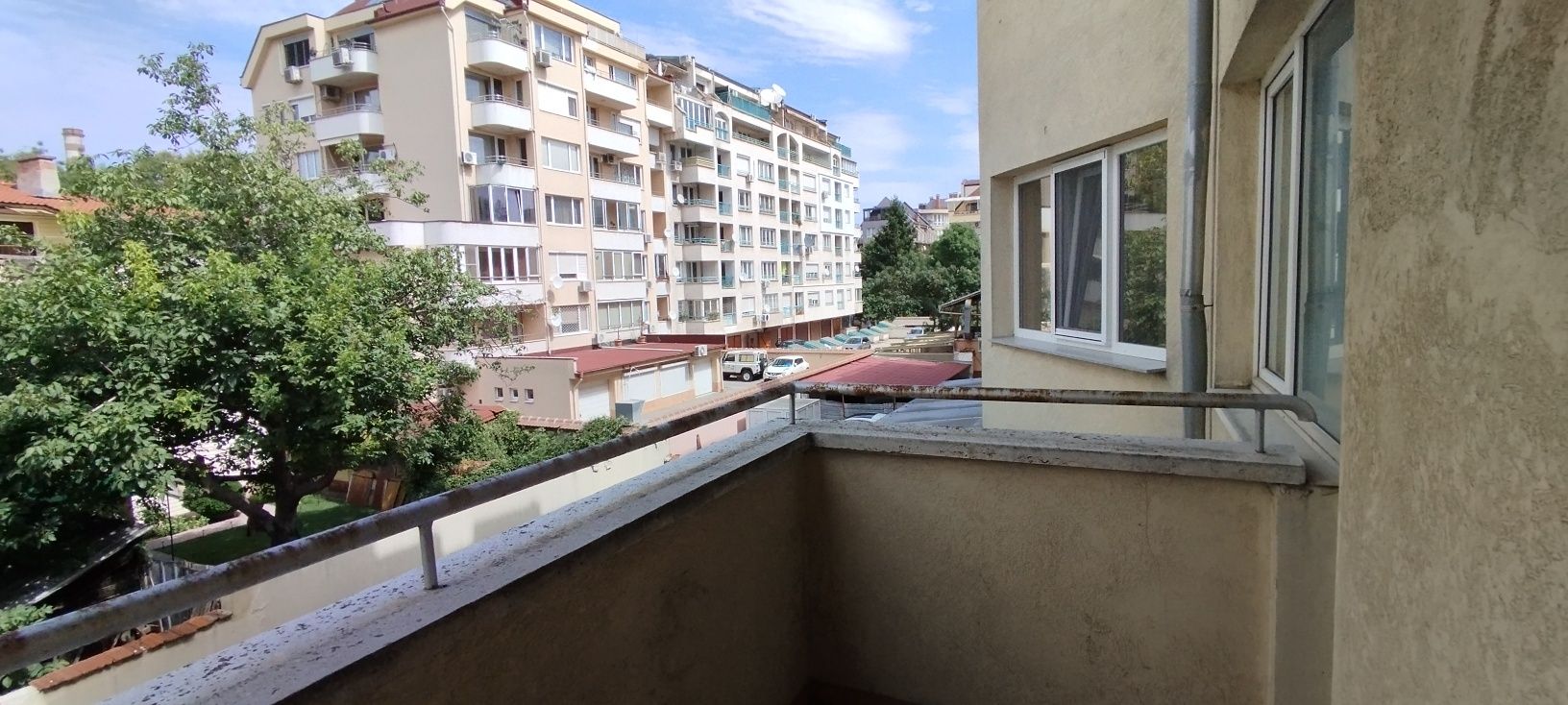 Двустаен апартамент в ж.к."Лагера"