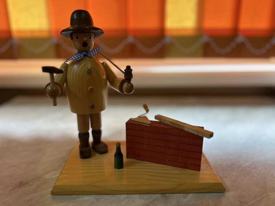 Макс зидарят / пушещ майстор дърво Германия