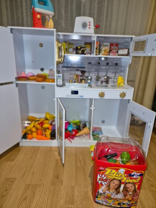 Bucătărie de lemn pentru copii, ca nouā