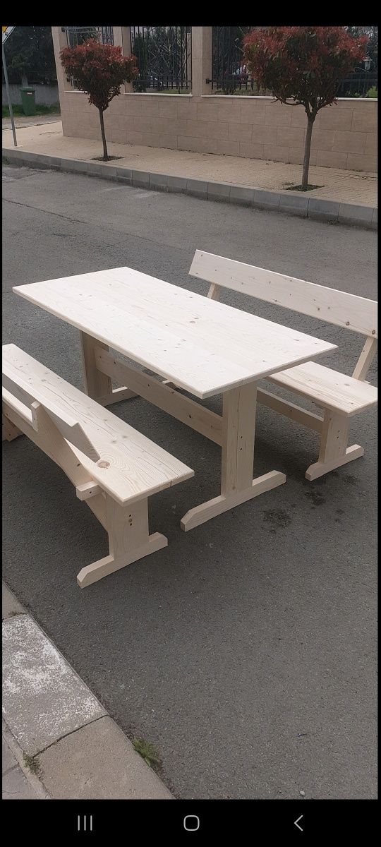 Нови Дървени маси с пейки