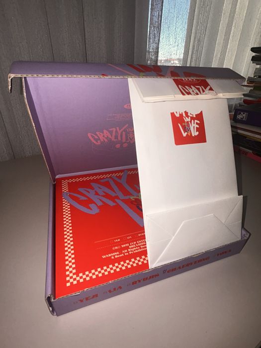 Vand album Itzy "Crazy in love."