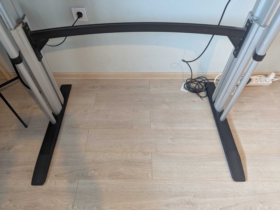 Електрическо бюрo с регулируема височина, цена 350лв