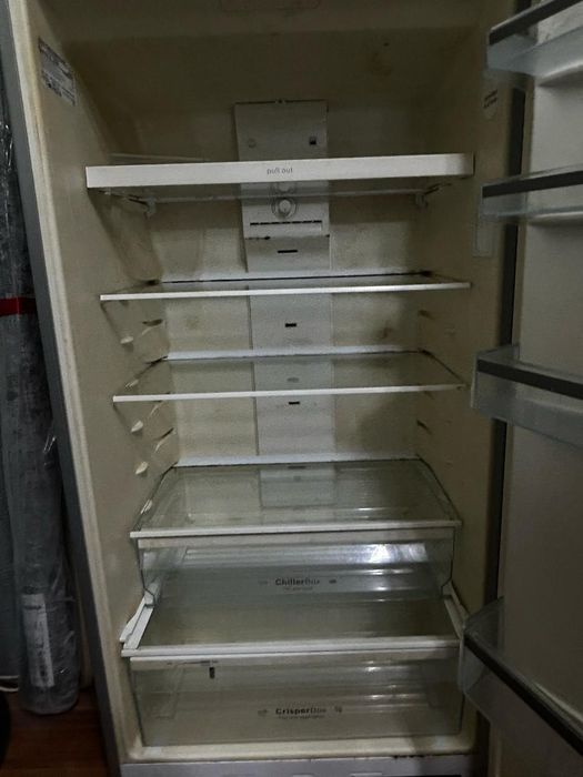 Холодильники Bosch и LG - 2 штуки