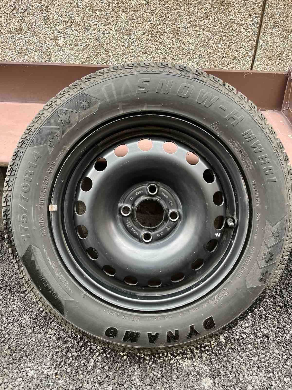 Джанти със зимни гуми 175/70 14 VW AG фолксваген 4бр