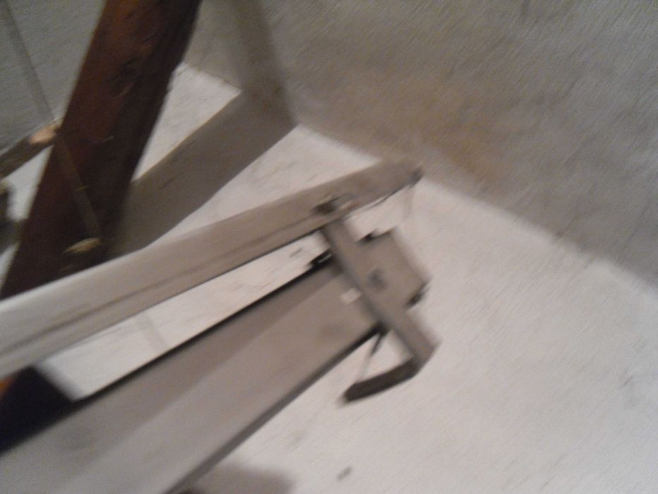 Метален корниз  за стена