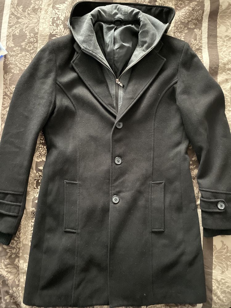 Стилно черно палто с качулка (Slim fit)