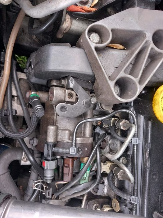 Vând piese motor Megan 1.5 dci e4