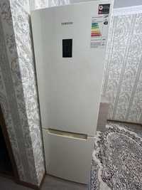 Продается холодильник б/у с самовывозым