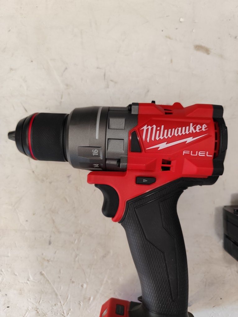Топ безчетков акумулаторен винтоверт Милуоки Milwaukee M18 FDD3 + 5Ah
