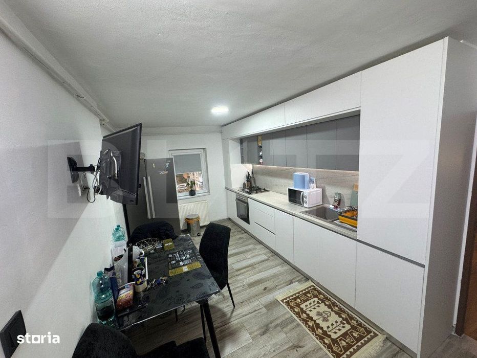Apartament 3 camere, 80 mp, decomandat, zona Centrala