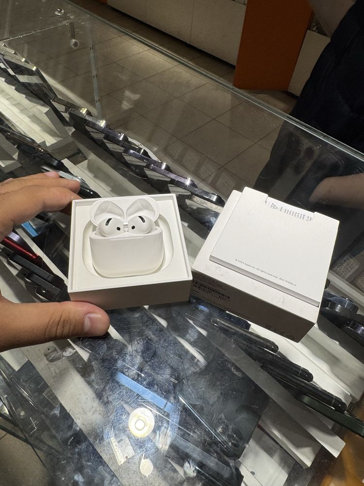 Airpods 4 ( б у )