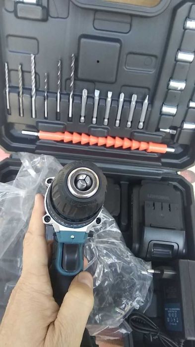 Шуруповерт новый в упаковке